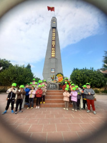 HOẠT ĐỘNG THĂM VIẾNG NGHĨA TRANG LIỆT SỸ NHÂN NGÀY 22/12