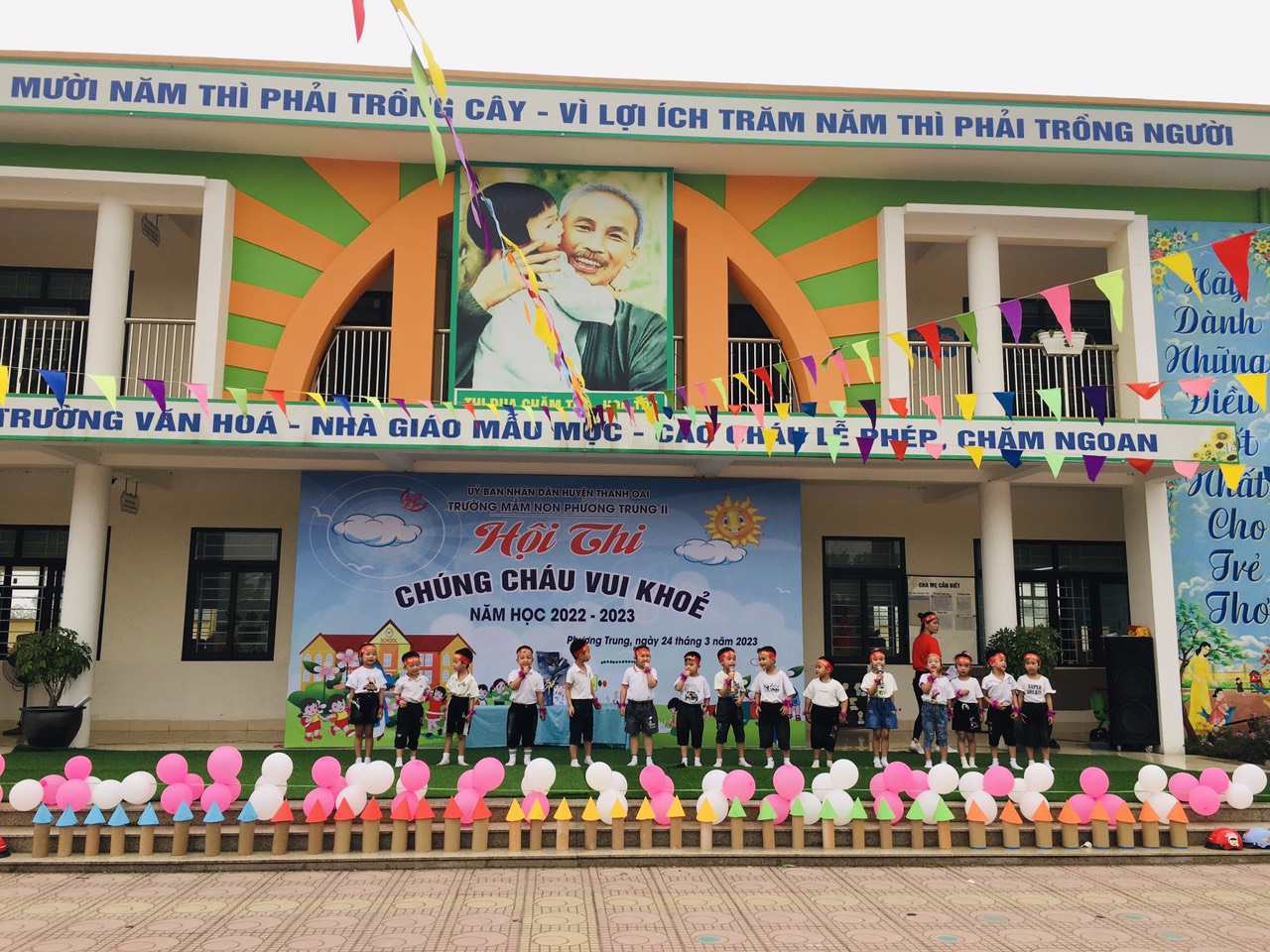 TRƯỜNG MN PHƯƠNG TRUNG II TỔ CHỨC HỘI THI" CHÚNG CHÁU VUI KHỎE"