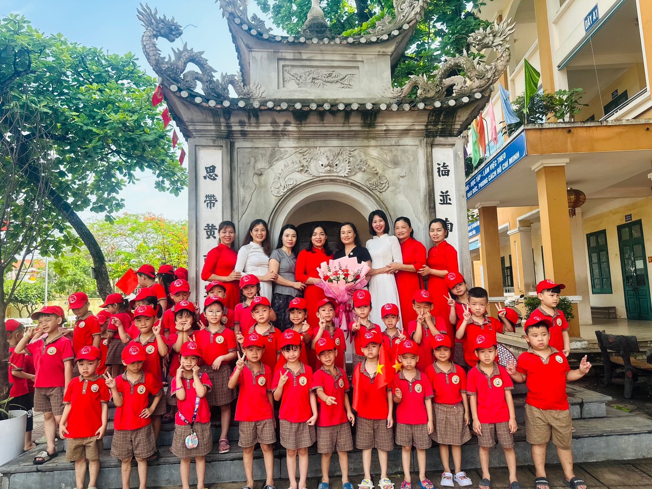 HOẠT ĐỘNG TRẢI NGHIỆM "THAM QUAN TRƯỜNG TIỂU HỌC" CỦA CÁC BÉ MẪU GIÁO 5-6 TUỔI TRƯỜNG MN PHƯƠNG TRUNG II NĂM HỌC 2023-2024