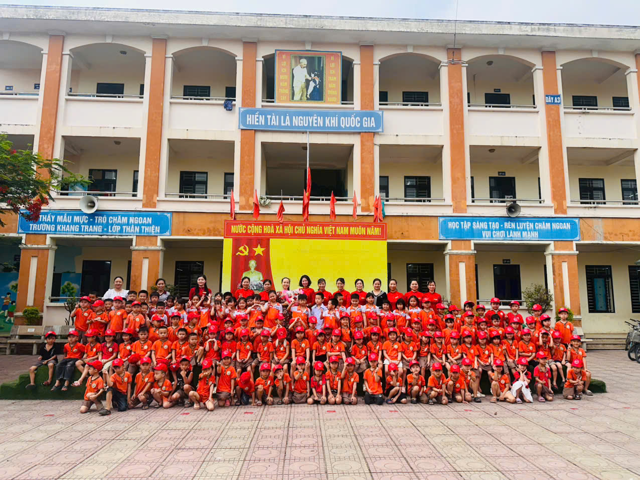 TRẢI NGHIỆM THAM QUAN TRƯỜNG TIỂU HỌC PHƯƠNG TRUNG I